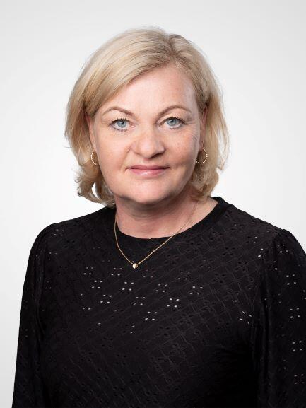 riva monika portrait